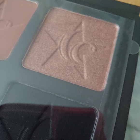 UNISEX 1 LARGE SHADOW PALLETE NWOT - Picture 5 of 12